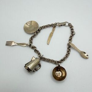 6.5" Vintage "Kitchen" charm bracelet in silver tone metal!